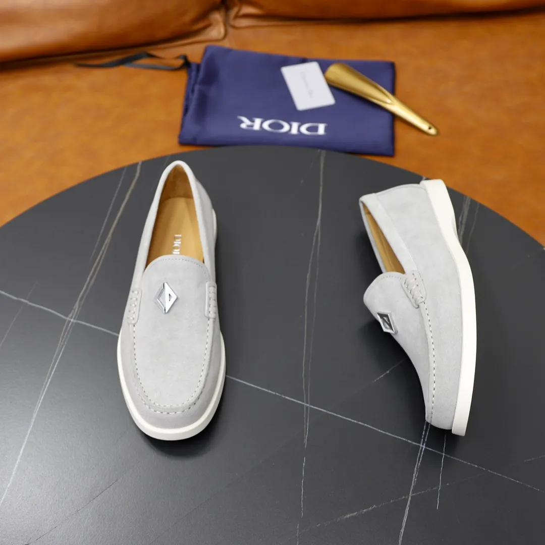 Ex-factory price: 540🙅‍♂️🙅‍♂️🙅‍♂️ Brand: Dior DIOR Standard code: Men's code 38/44 (45 can be customized) Grade: Same as the official website Material: Original cowhide stitching, cowhide lining, original TPU wear-resistant soft outsole Style categories: Leisure and sports version, footwear for driving, young fashion, European and American trends, British style Color: actual picture color
